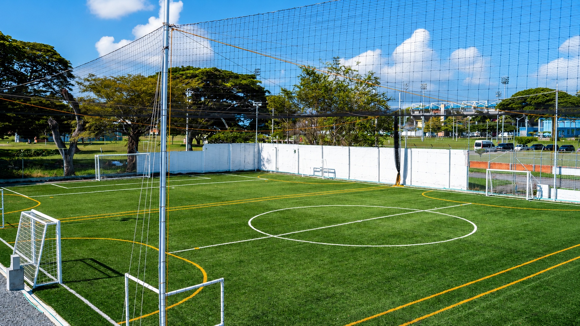 Cancha sintética completa de fútbol 11v11